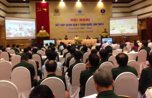 Vizepremierminister Vu Duc Dam nimmt an Konferenz der Mediziner teil - ảnh 1